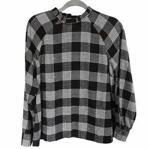 Chic Black and White Plaid Top